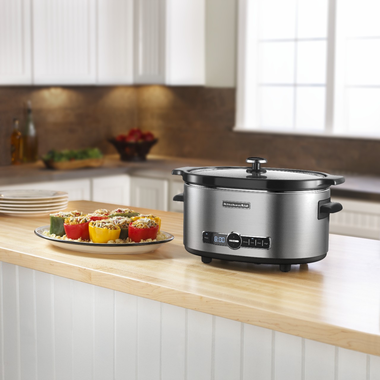 Come home to dinner with a 6-quart slow cooker with Easy Serve Lid from KitchenAid.