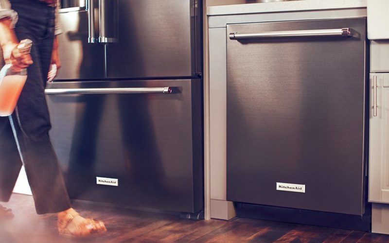 KitchenAid presents the first line of black stainless steel appliances KitchenAid presents the first line of black stainless steel appliances
